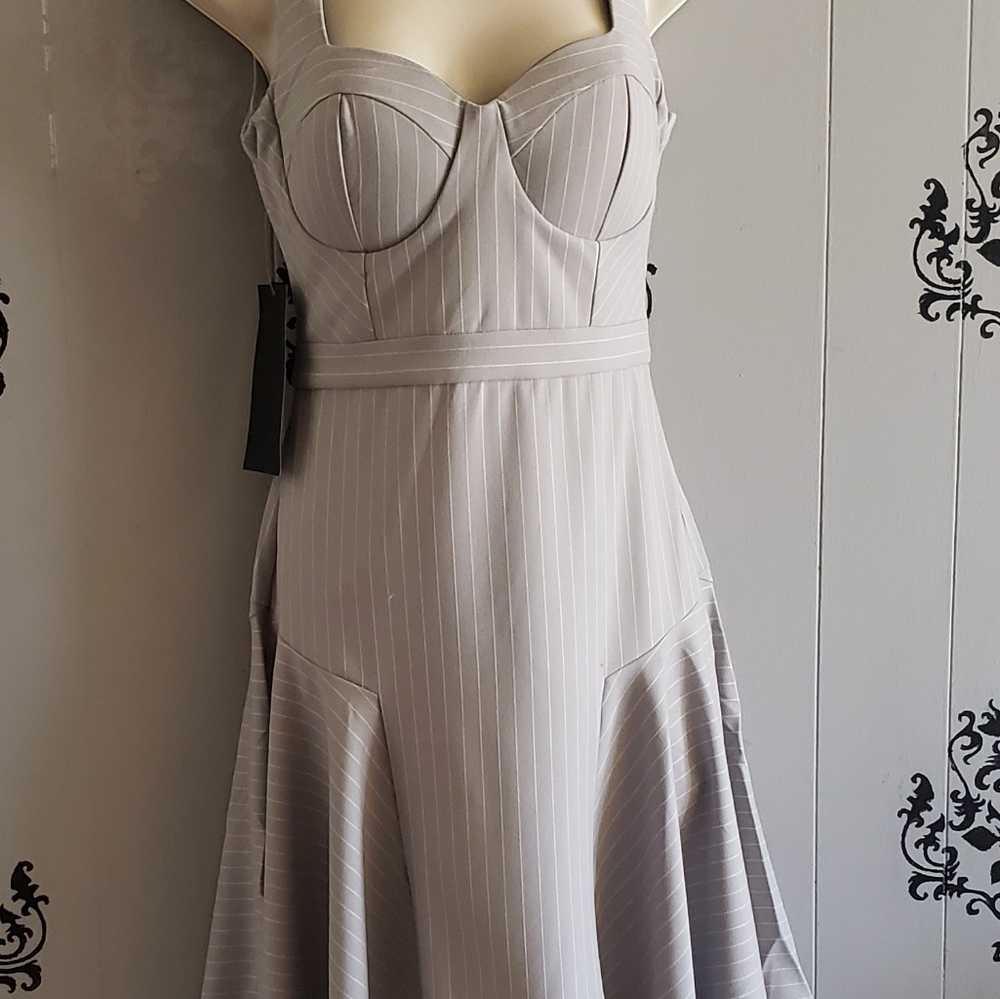 BEBE Mitered Pinstripe Dress Light Grey Pintri Colors Size 14 - Picture 4 of 6